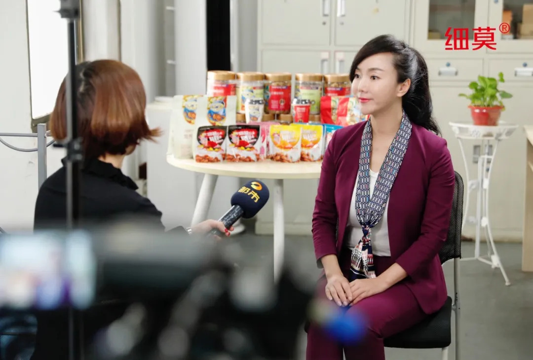 湖南都市頻道報(bào)道細(xì)莫食品工廠(chǎng)，了解更新更全面的細(xì)莫食品！